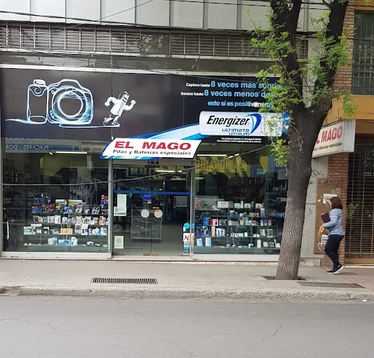 Fachada de El Mago Pilas en Lavalle 134, Ciudad de Mendoza